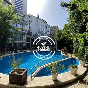Blanche & Garden Pool *** İstanbul